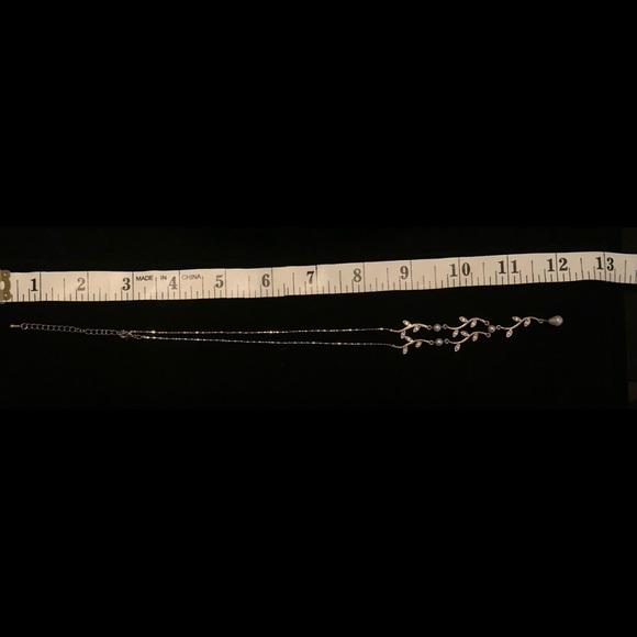 Silver vine inspired necklace pearl teardrop white - Picture 2 of 2